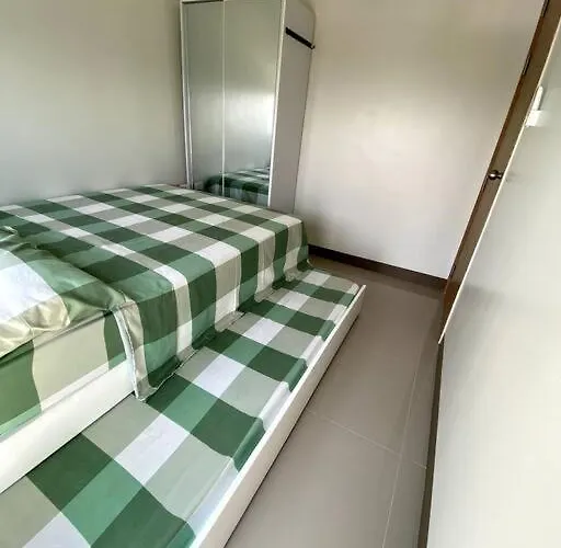 2br Near Naia/skyway: Staycation With View Apartamento Manila