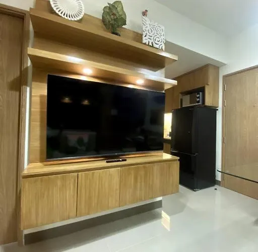 2br Near Naia/skyway: Staycation With View