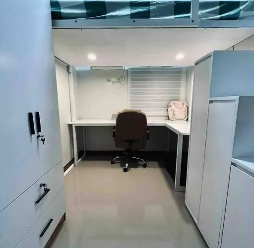2br Near Naia/skyway: Staycation With View